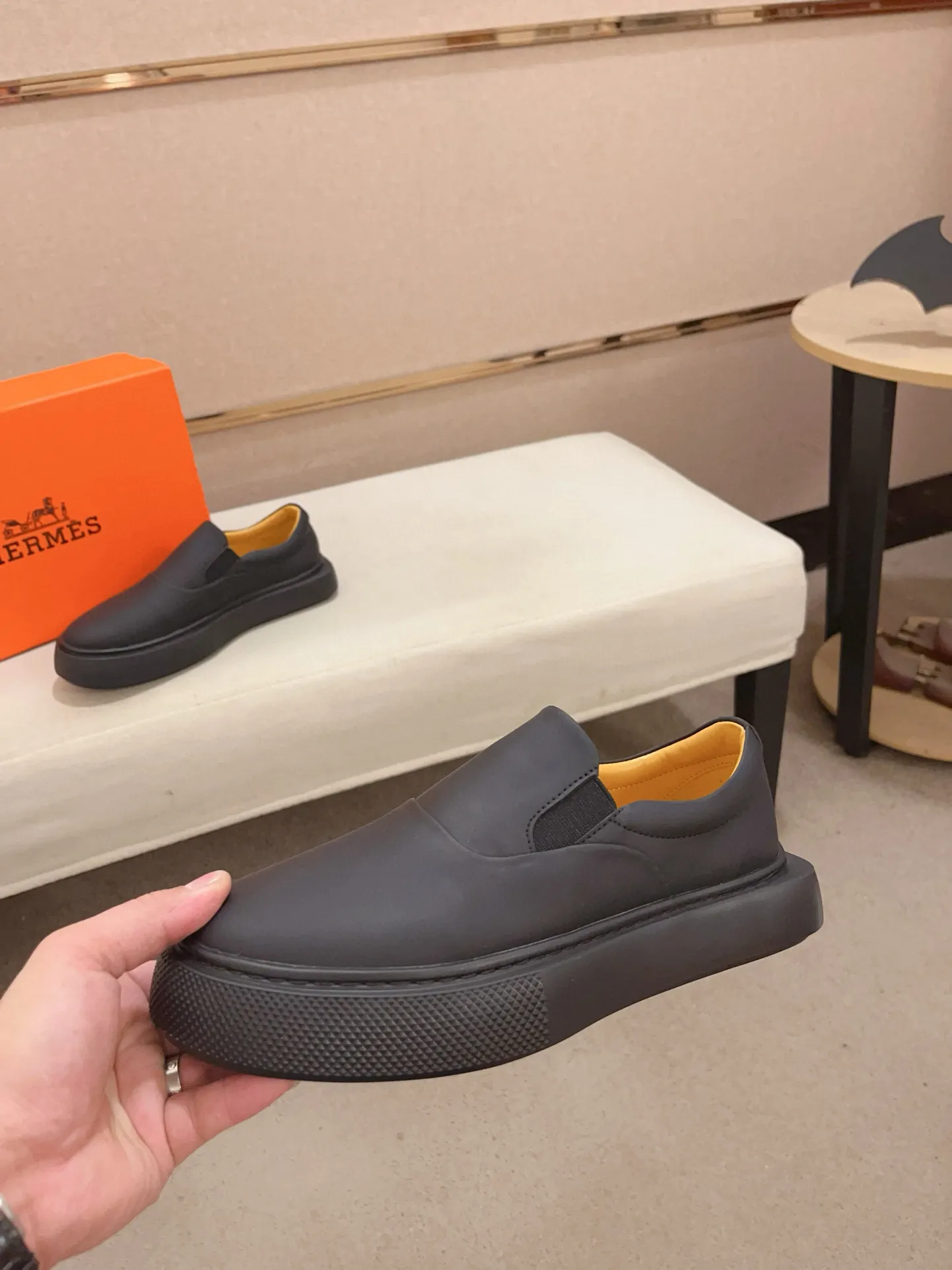 Men's clothing and shoes💰: 442💰《HERMES》【Classic original single version】Hermès; top 🔝purchase agent🔍🔍men's latest 🇺🇸 counter sales simultaneously, imported from Italy original ▲▲cowhide ▲▲ (high-end, nobility, class) ) Exquisite workmanship (Italian 🇮🇹 imported water-dyed 🐂 cowhide lining) sole: original sole provided by the original factory, ⚠️exclusive double-layer activity·TPR·rubber·combined molded outsole; super comfortable·wear-resistant·non-slip·environmental protection The real thing is more beautiful if you take the real thing (high quality, follow the order). You can enter and exit the counter at will * Number of yards: 38-44 (45 can be customized and cannot be returned or exchanged)